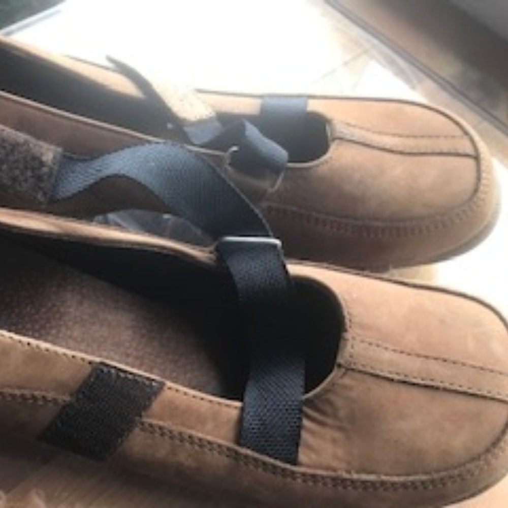 Leather walking flats